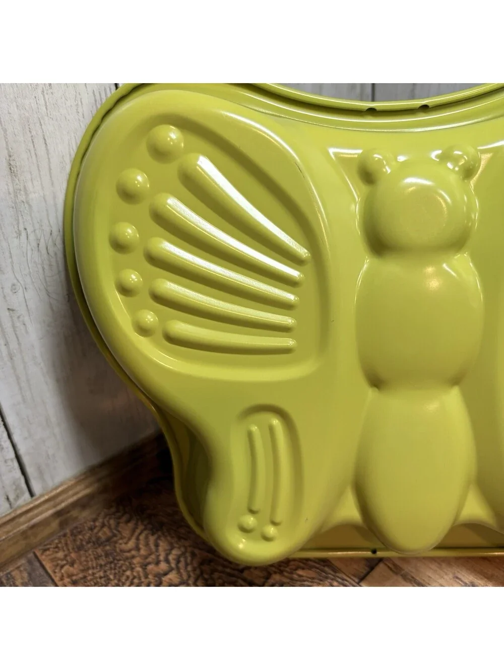 Avocado Green Decorative Non-Stick Butterfly Cake Pan Aluminum Bug Birthday